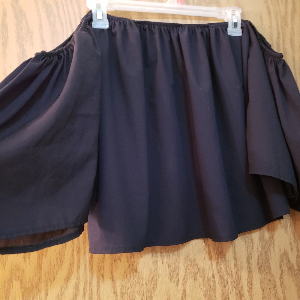 Cute black off the shoulder, crop top. Very flowy and loose.